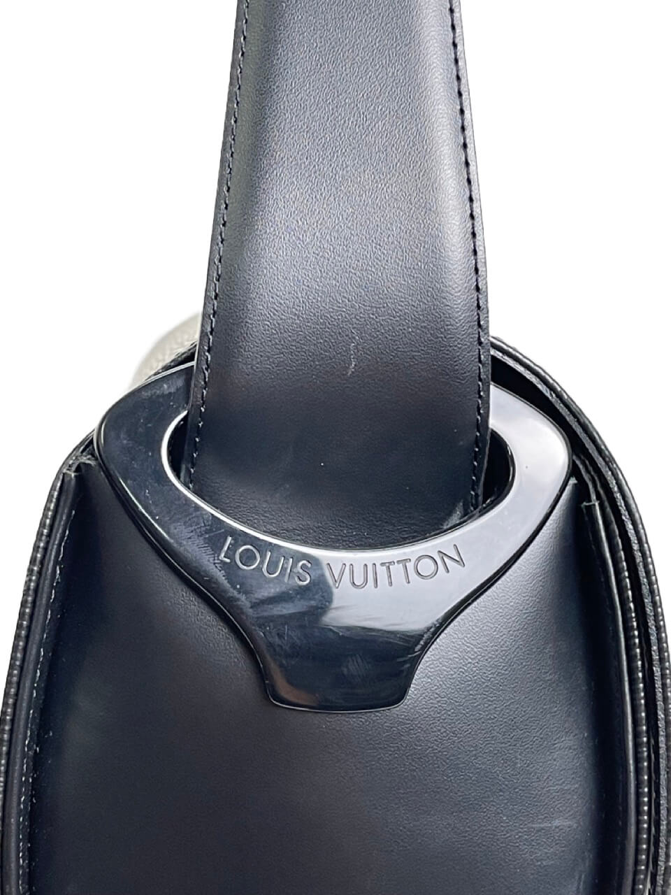 Borsa Louis Vuitton nocture in epi nera